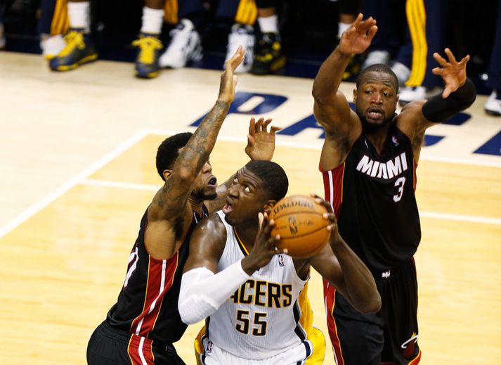 Wade og Haslem í baráttu við Roy Hibbert.