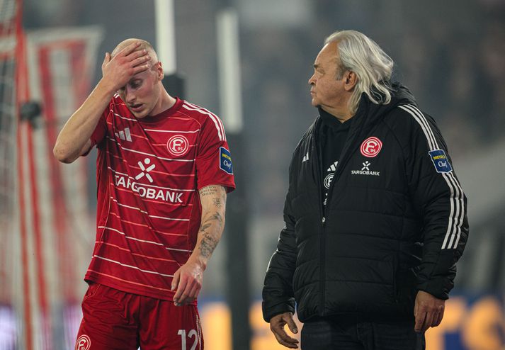 Vonbrigðin voru auðvitað mikil fyrir Valgeir Lunddal Friðriksson sem þurfti að yfirgefa völlinn snemma vegna meiðsla.