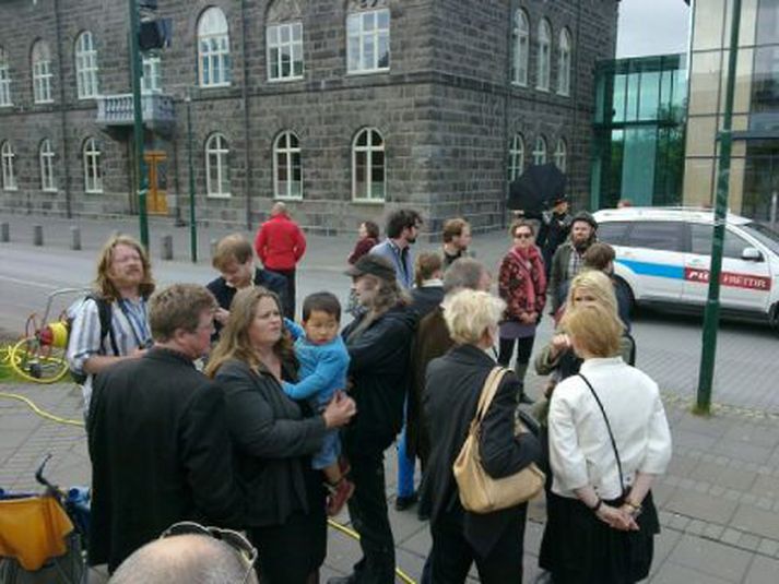Hópurinn við afhendinguna í morgun