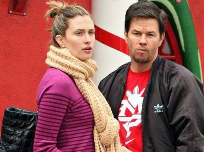 Mark Wahlberg til hægri á myndinni.