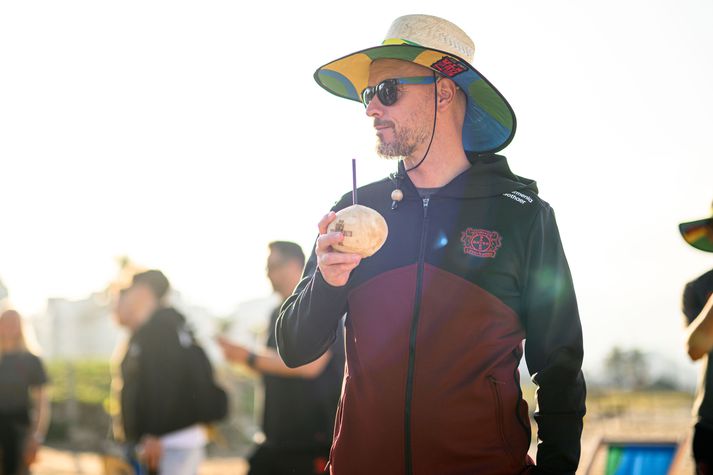 Erik ten Hag er kominn aftur í eldlínuna sem þjálfari Bayer Leverkusen og hann er með nýja liðið sitt í æfingarferð til Brasilíu.