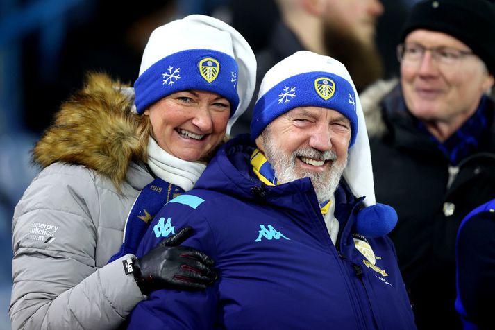 Hér má sjá tvo stuðningsmenn Leeds United í stúkunni á Elland Road.