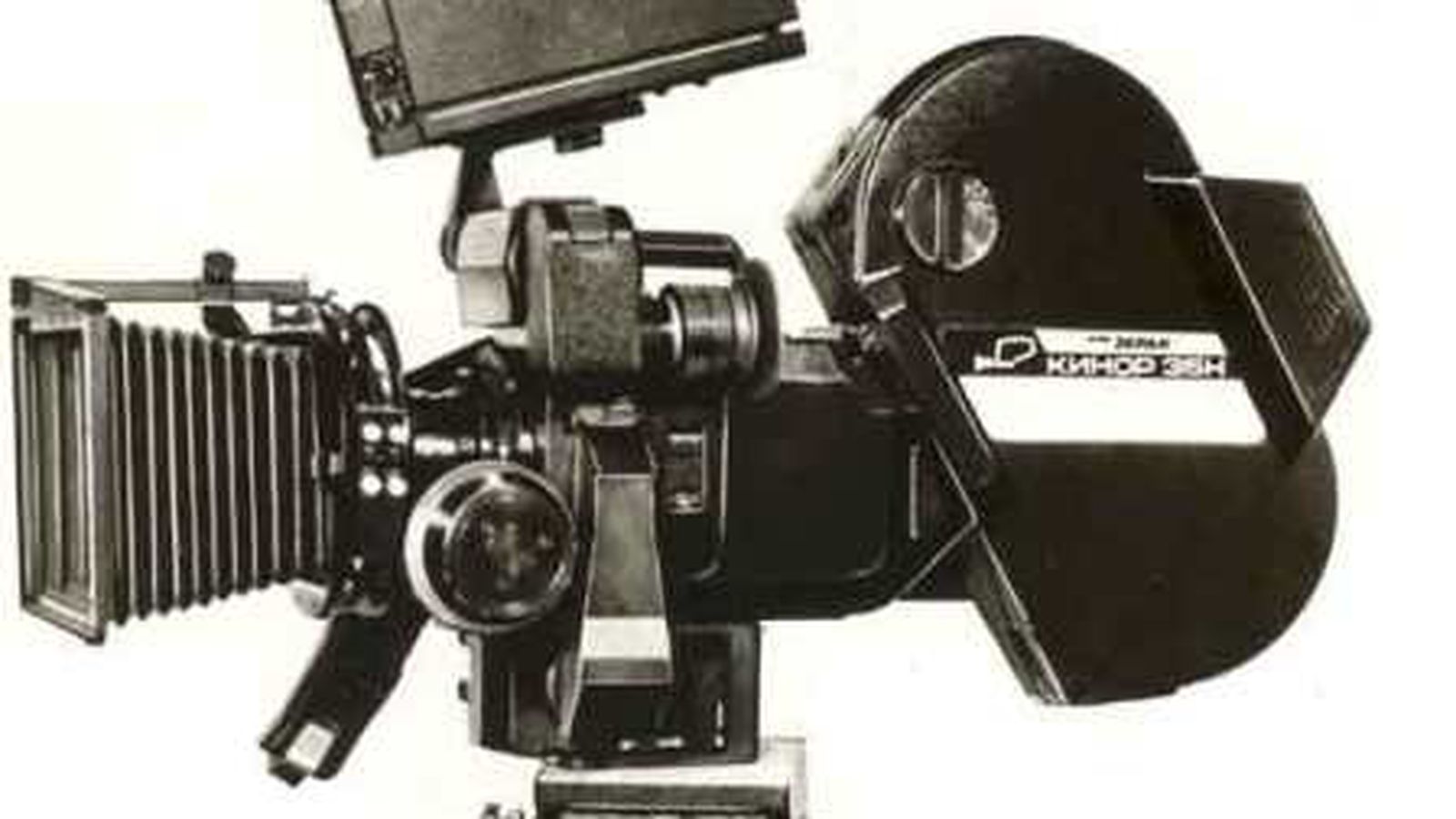 Кинокамера делает 32 снимка за 2. Кинокамера. Пленочная кинокамера. Советская кинокамера.