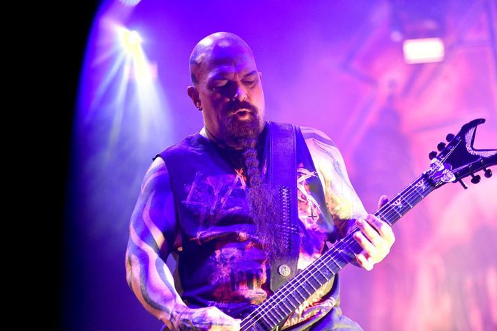 Kerry King, annar gítarleikara Slayer mundar rafgítar sinn. Umboðsfyrirtæki Slayer fór bónleitt til búðar frá Landsrétti.