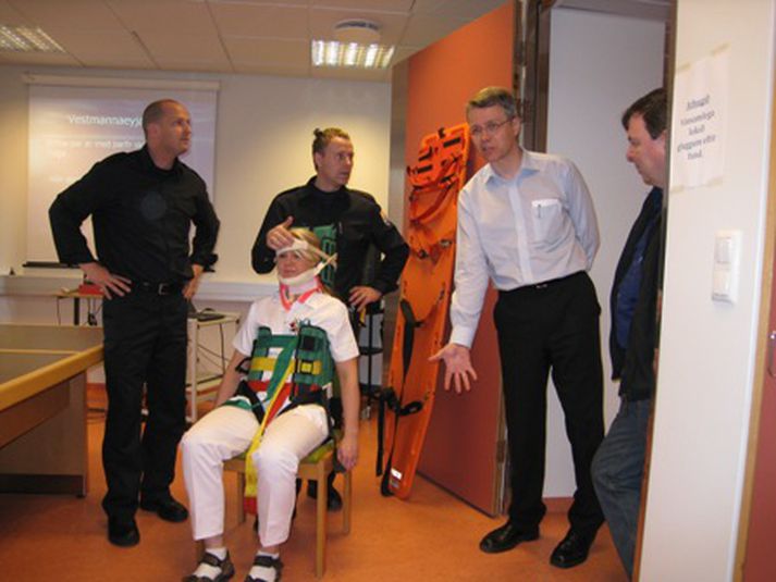 Heilbrigðisstarfsfólk í Vestmannaeyjum undirbýr sig undir æfinguna.