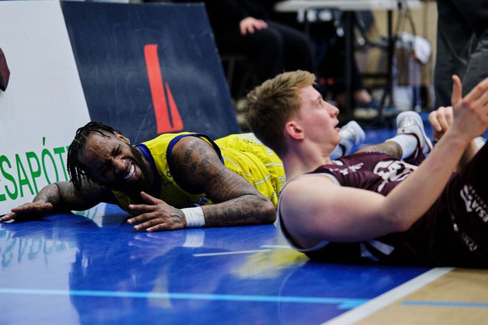 DeAndre Kane og Ragnar Ágústsson að kljást hér í úrslitaeinvíginu um Íslandsmeistaratitilinn í vor. 
