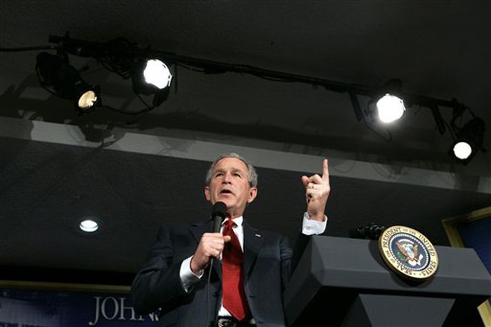 George W. Bush, Bandaríkjaforseti.