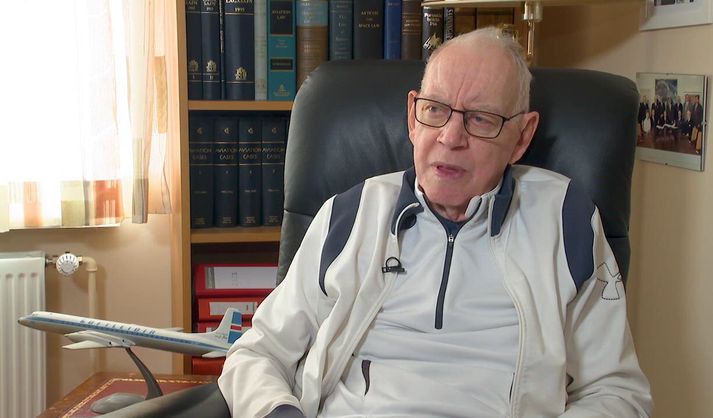 Grétar Br. Kristjánsson lögmaður var starfsmaður Loftleiða og síðar Flugleiða meginhluta starfsævi sinnar.