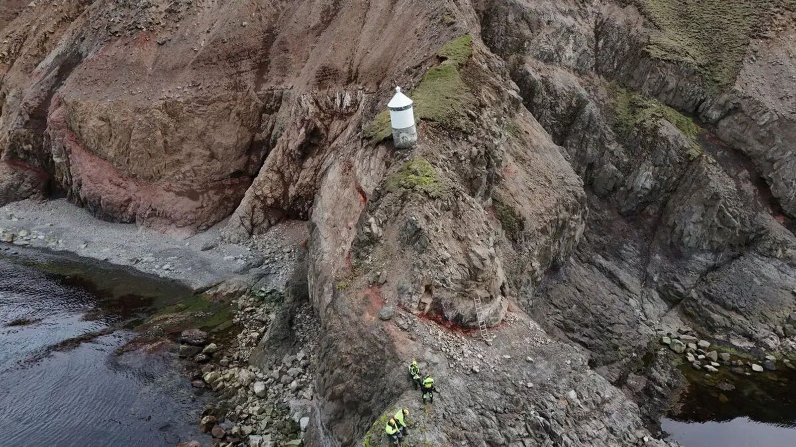 Vitinn á Gjögur­tá fall­inn í sjó fram - Vísir