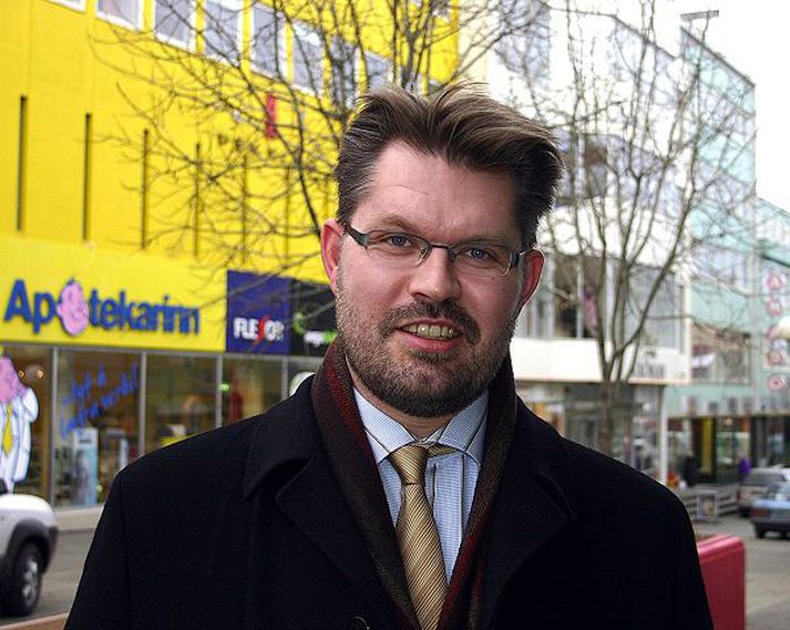 Gísli Tryggvason. Eitt af forgangsmálum hjá embætti talsmanns neytenda er að skoða markaðssókn gagnvart börnum og unglingum og segir Gísli að þeirri markaðssókn verði hugsanlega settar hömlur með reglugerð.