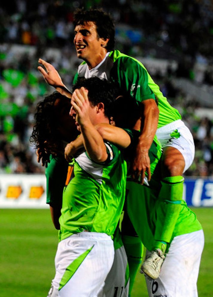 Robbie Fowler fagnar marki með North Queensland Fury.