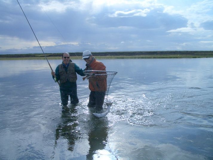 Laxi landað í Ytri Rangá