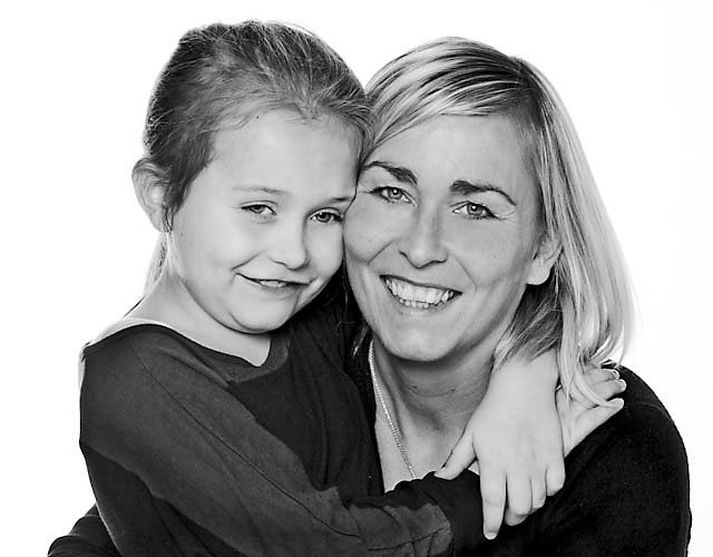 Áslaug Ósk Hinriksdóttir og dóttir hennar Þuríður sem hún kallar Maístjörnuna sína.