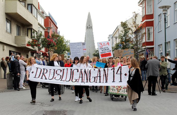 "Það er búið að kenna okkur frá barnsaldri að vera ekki einar úti, passa drykkina okkar, treysta ekki ókunnugum og allt þetta.“