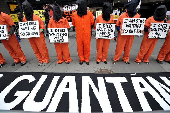 Íbúar í New York hafa síðustu daga mótmælt Guantanamo-fangabúðunum en margir fanganna í búðunum hafa verið þar í áraraðir án þess að þeim hafi verið birt ákæra.NordicPhotos/AFP