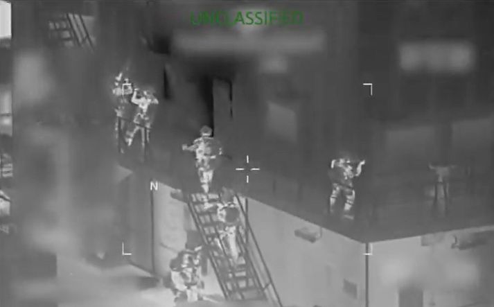 Skjáskot úr myndbandi af áhlaupinu um borð í olíuflutningaskipið Sophia á Karíbahafinu í dag.