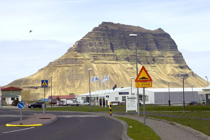Kirkjufell í bakgrunni Grundafjarðar.