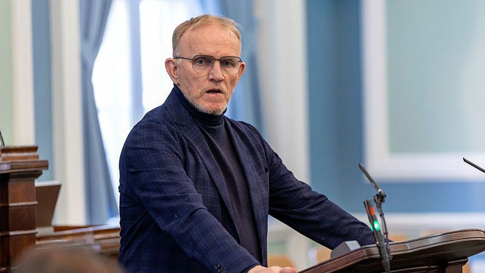 Segir af sér þing­mennsku vegna til­raunar til vændiskaupa