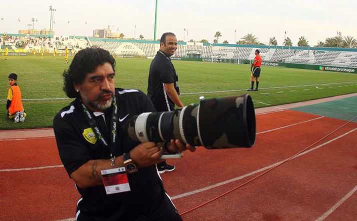 Maradona bregður á leik í Dubai.