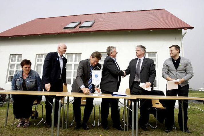 Snorri Finnlaugsson, Kristinn Guðlaugsson, Kjartan Örn Sigurðsson og Hjördís Jóna Gísladóttir úr Sjálfstæðisflokki mynda meirihluta ásamt Einari Karli Birgissyni úr Framsóknarflokki og Guðmundi G. Gunnarssyni af L-lista.
