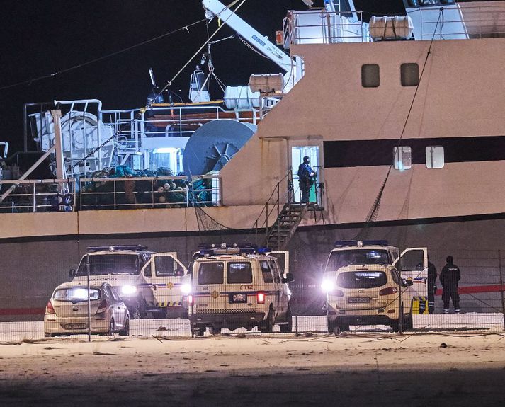 Frá aðgerðum lögreglu í Polar Nanoq á miðvikudagskvöld þegar togarinn kom aftur til hafnar.