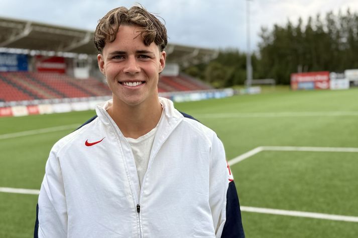 Óskar byrjar að æfa með Víkingum í dag. 