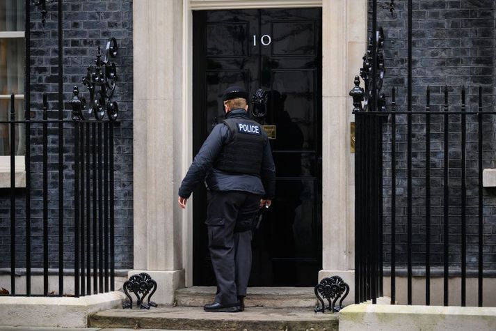 Lögreglan í Lundúnum hefur verið sökuð um að hygla valdamönnum fyrir að hafa ekki rannsakað meint sóttvarnabrot í teiti sem haldið var í forsætisráðuneyti Englands í maí 2020 þegar aðeins tveir máttu koma saman utandyra.