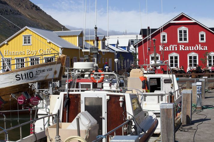 Húsleit var gerð á fimm stöðum á Siglufirði í gær.