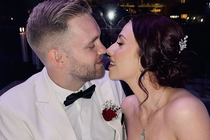 Glæsihjónin Jóhann Jökull og Salný Björg giftu sig við æðislega athöfn á dögunum þar sem gleðin var í fyrirrúmi.