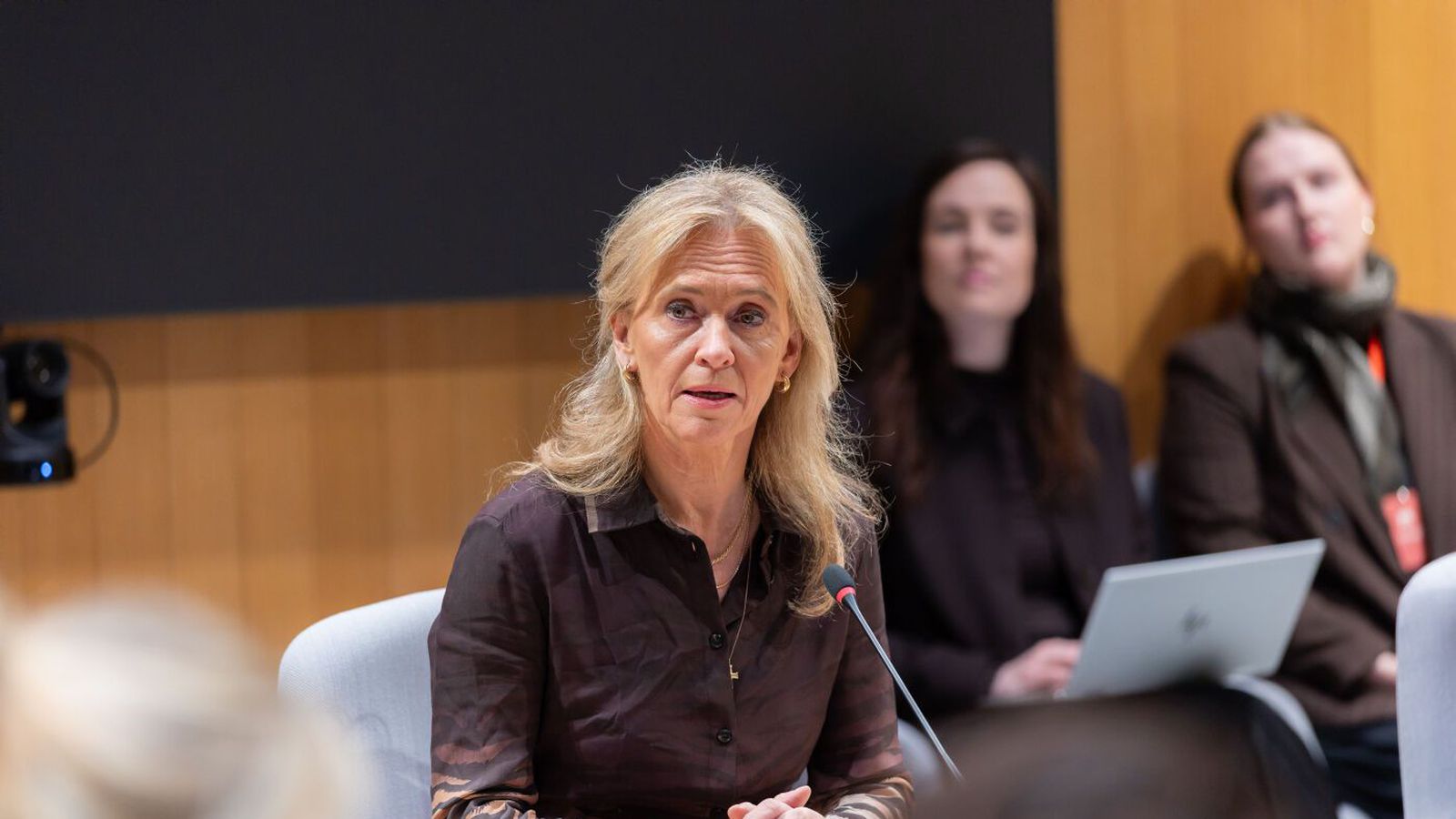 Bein út­sending: Þor­gerður situr fyrir svörum um þjóðar­at­kvæða­greiðsluna