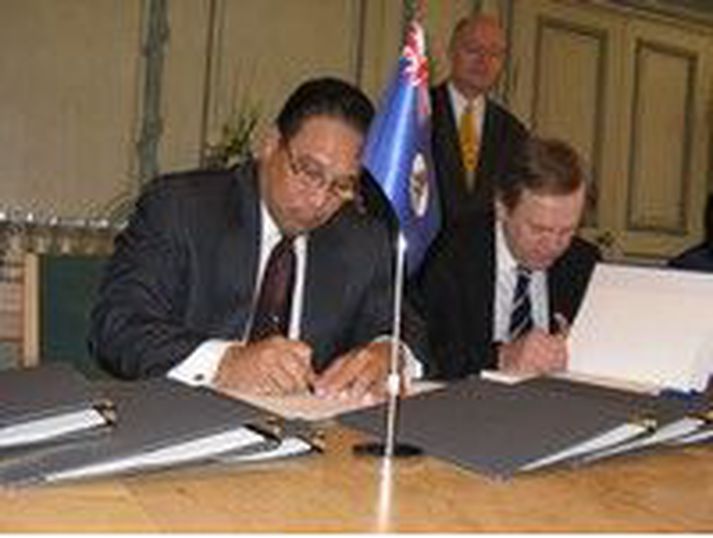 Frá undirritun samningsins.