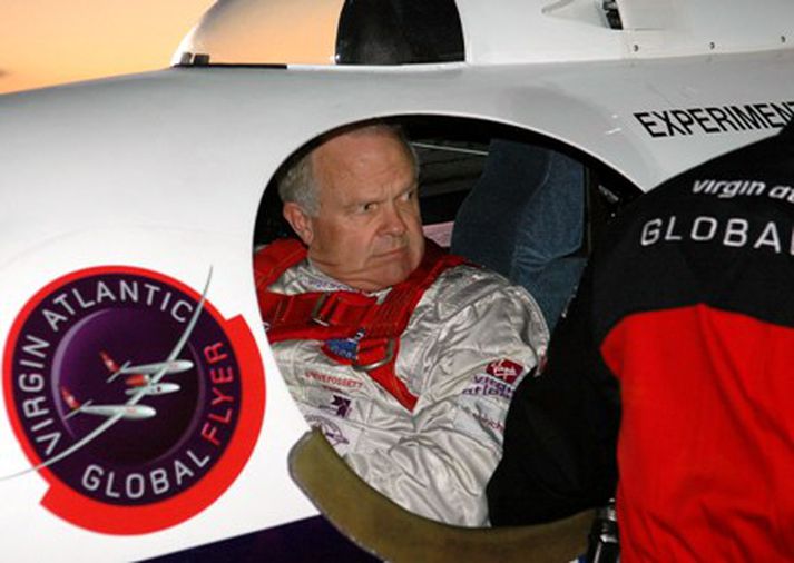Steve Fossett hefur sett fjölmörg heimsmet á ýmsum farartækjum.