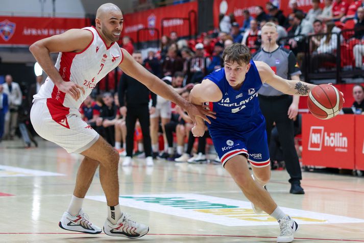 Keflvíkingar gætu komist í 2-0 gegn Val í kvöld, í einvígi liðanna í 8-liða úrslitum Bónus-deildarinnar.