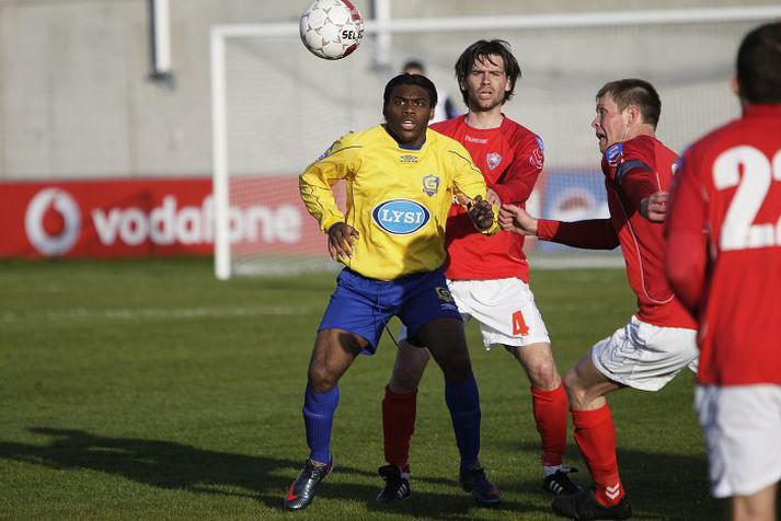 Gilles Mbang Ondo skoraði 14 mörk fyrir Grindavík árið 2010 og fékk gullskóinn. Hann leikur nú með Selfossi.