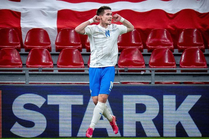 Viðar Örn Kjartansson fagnar marki sínu sem dugði Íslandi næstum því til fyrsta stigsins á danskri grundu í 61 ár.