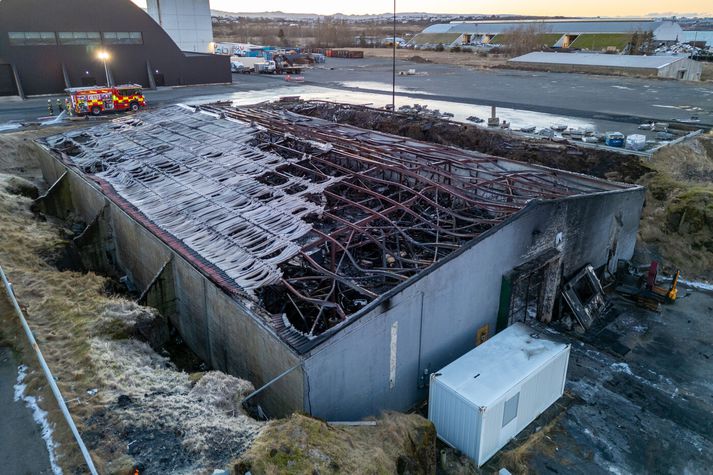 Skemman er ónýt eftir brunann.