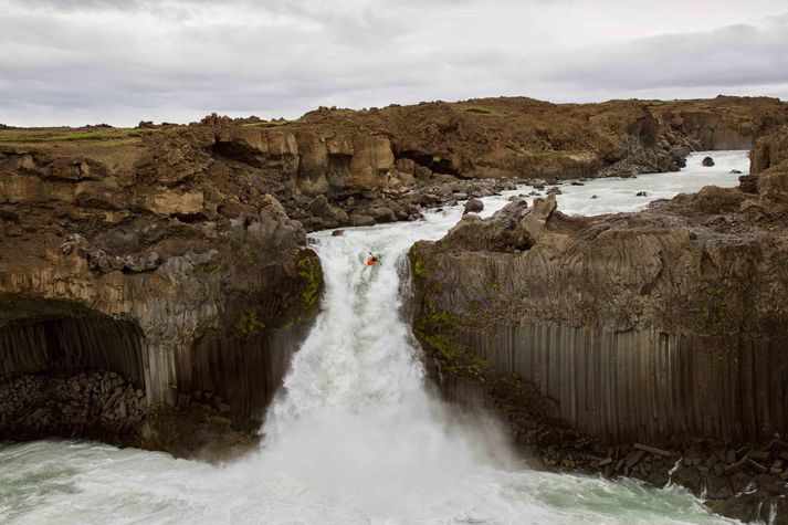 Aldeyjarfoss er rúmlega tuttugu metra hár.