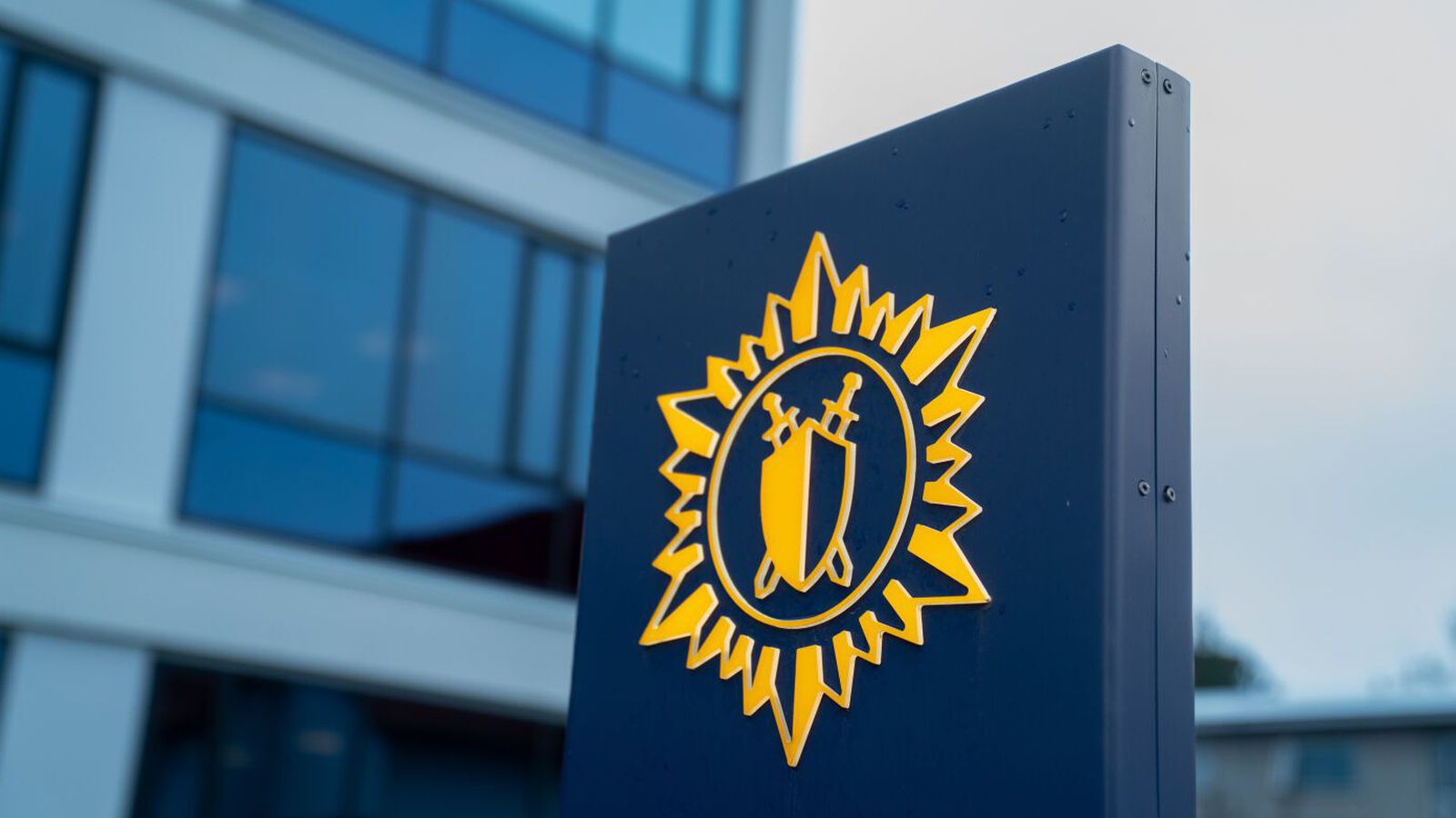 Til vand­ræða á bar og vopnaður hnífi