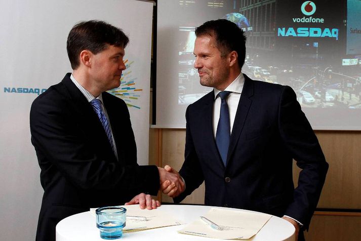 Páll Harðarson, forstjóri Kauphallarinnar, og Ómar Svavarsson, forstjóri Fjarskipta, við opnun markaðar í morgun. 