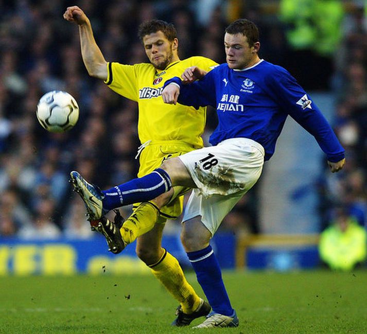 Þetta verður ekki frysta einvígi Hermanns og Rooney hér berjast þeir um boltann fyrir fimm árum.