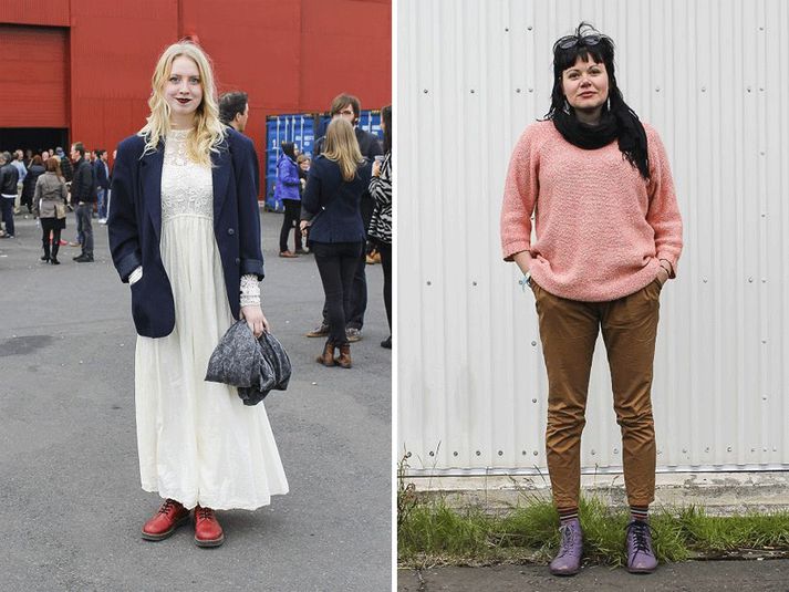 Þessar stúlkur klæddust hvítum síðkjól og fjólubláum skóm og bleikri peysu.