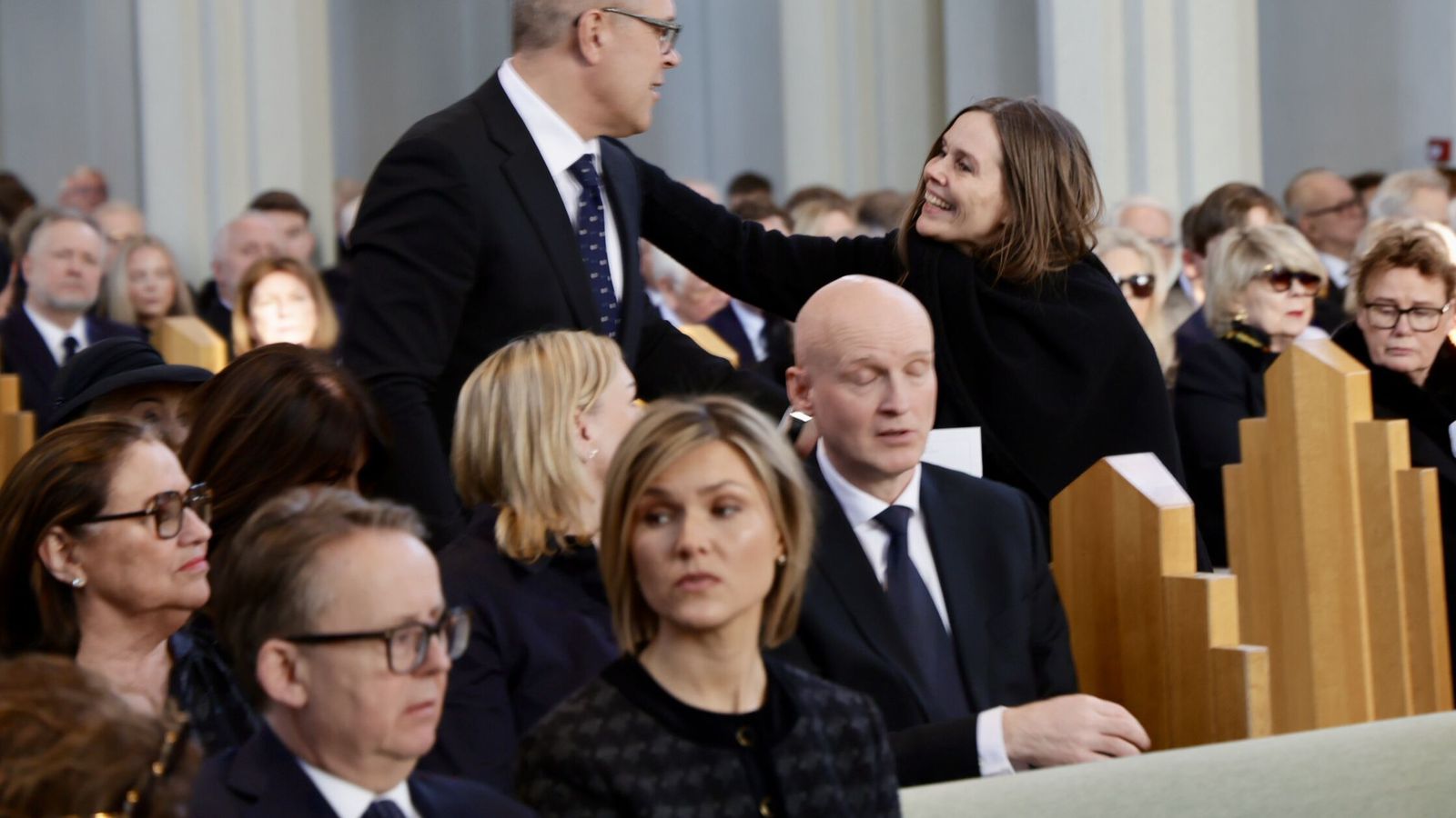 Kvöddu Davíð hinsta sinni