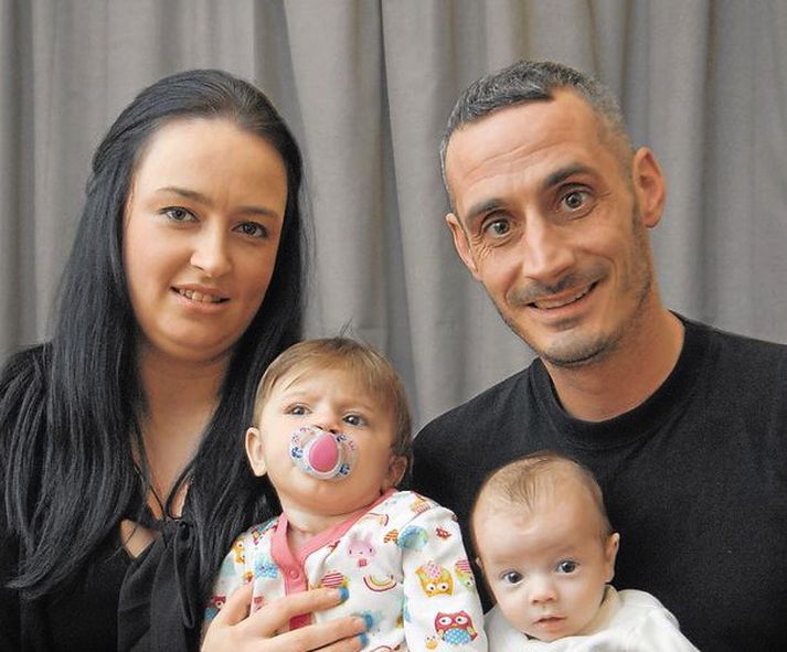 Claire Ormrod ásamt eignmanni sínum og börnunum sínum, Gareth og Alice.