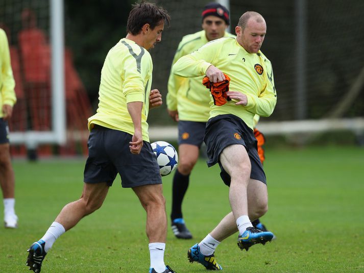 Gary Neville og Wayne Rooney á æfingu.
