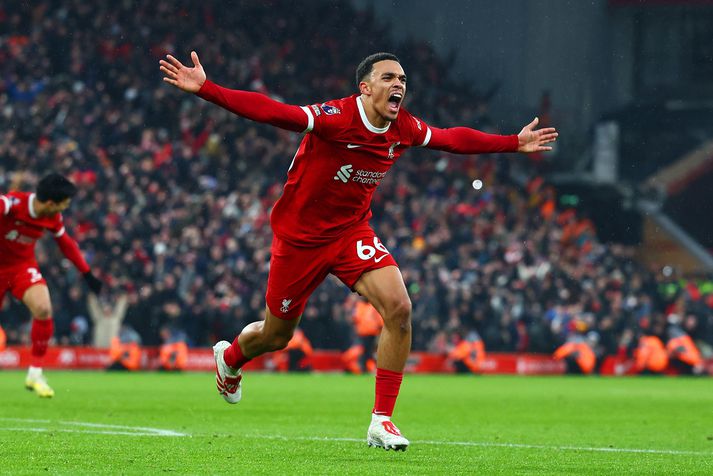 Trent Alexander-Arnold og félagar í Liverpool mæta Manchester United um helgina og það má búast við troðfullum Anfield sem er nú orðinn stærri en áður.