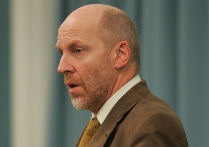 Steingrímur skrifaði undir samninginn fyrir hönd Íslendinga.