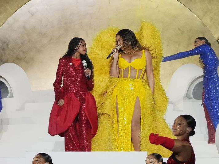 Mæðgurnar Blue Ivy og Beyoncé sungu saman á fyrstu tónleikum Beyoncé í rúm fjögur ár.