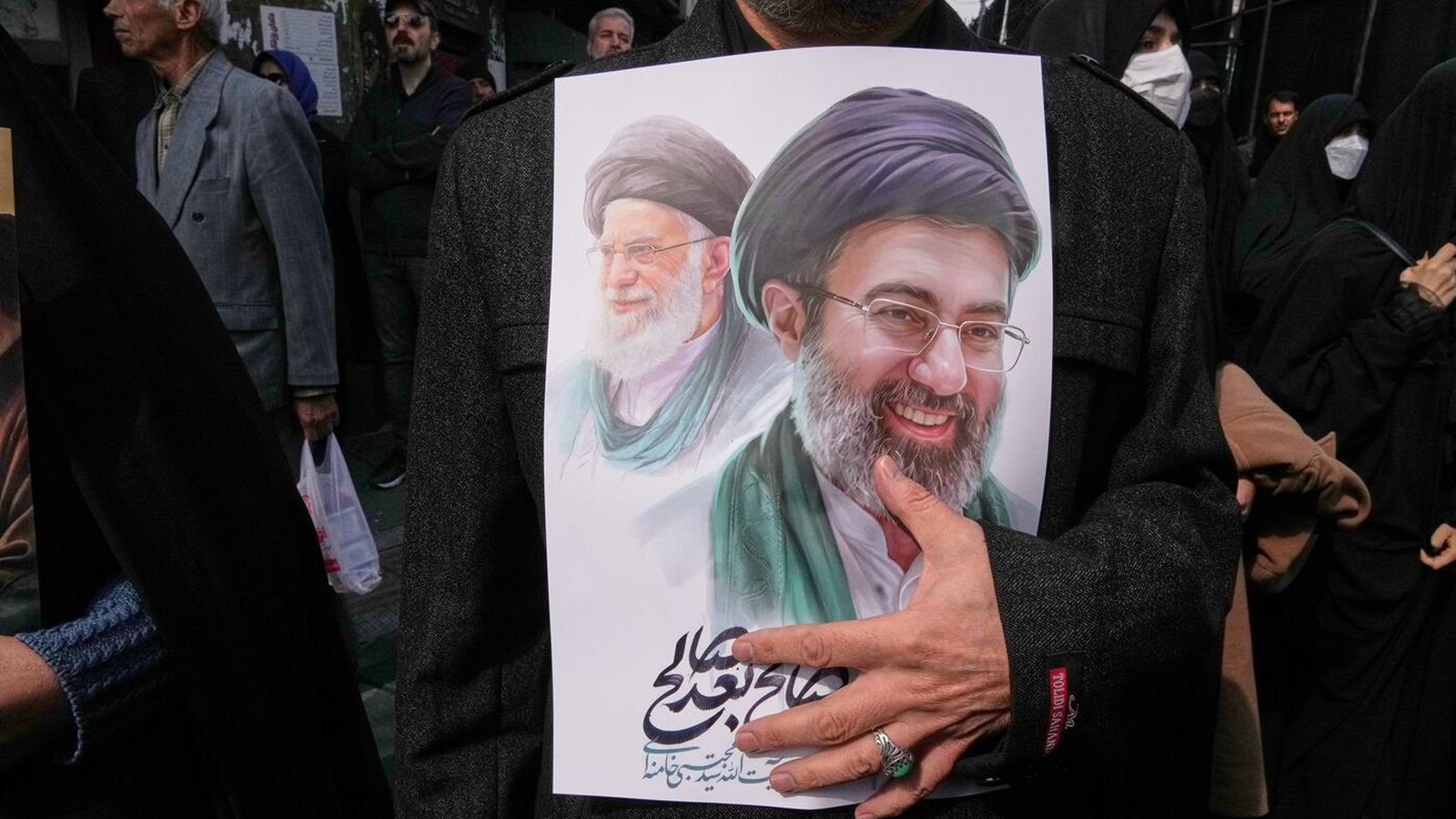Khamenei heitir því að halda Hormússundi lokuðu