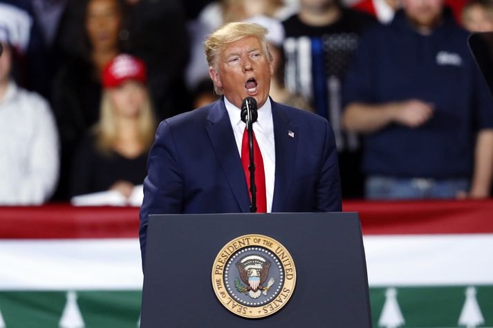 Donald Trump á kosningafundinum í gær.