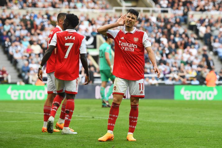 Gabriel Martinelli fagnar seinna marki Arsenal í dag.